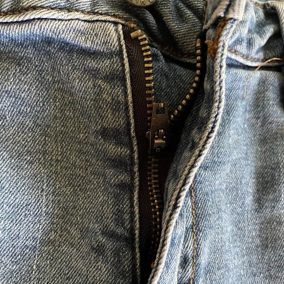 Jean short with zipper - Picture 8 of 9